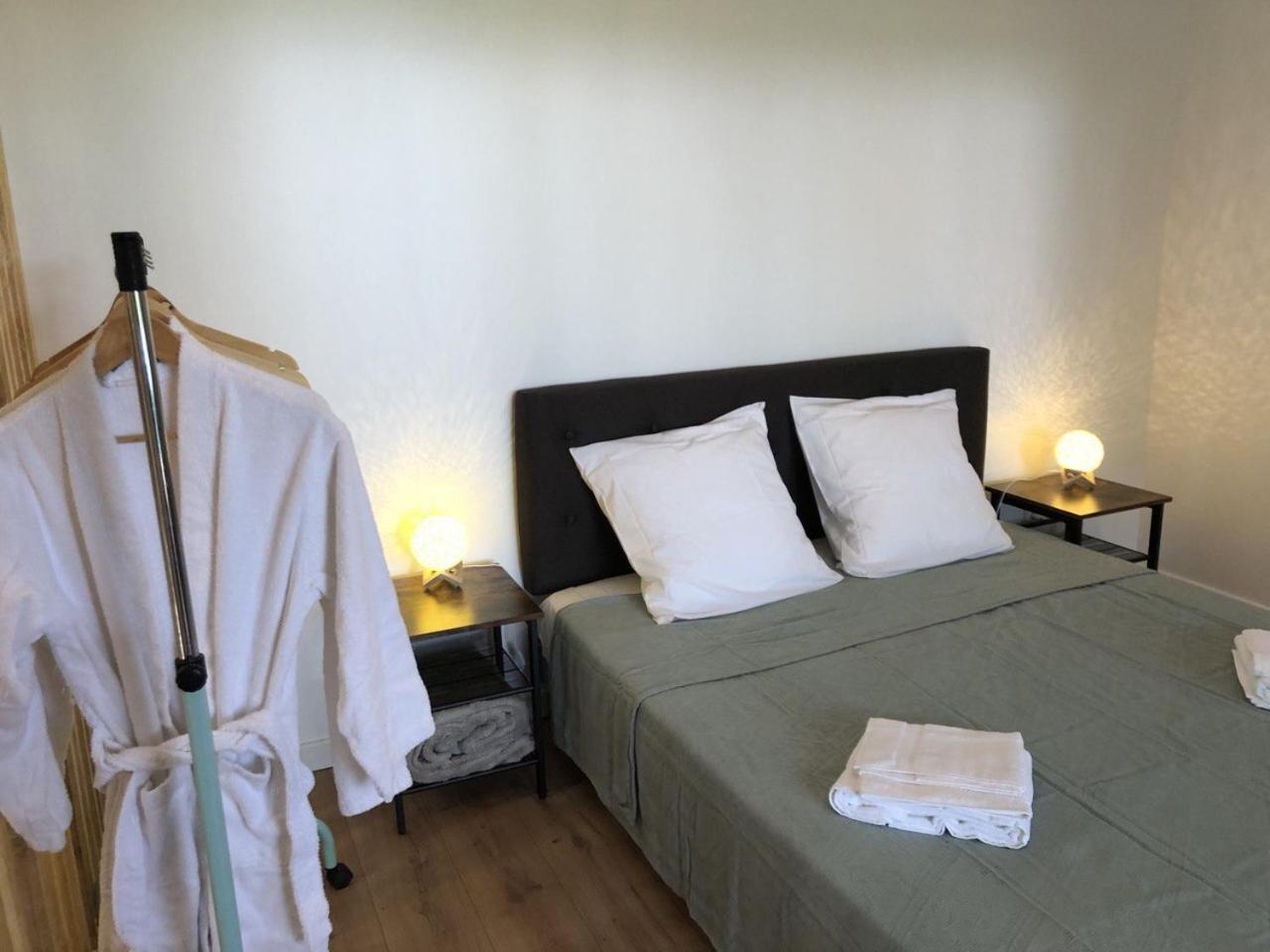 Les Cabanes Du Lac - Spa - Petit Dejeune - Cabane Du Frene & Cabane Du Chene Premium Sevignacq エクステリア 写真